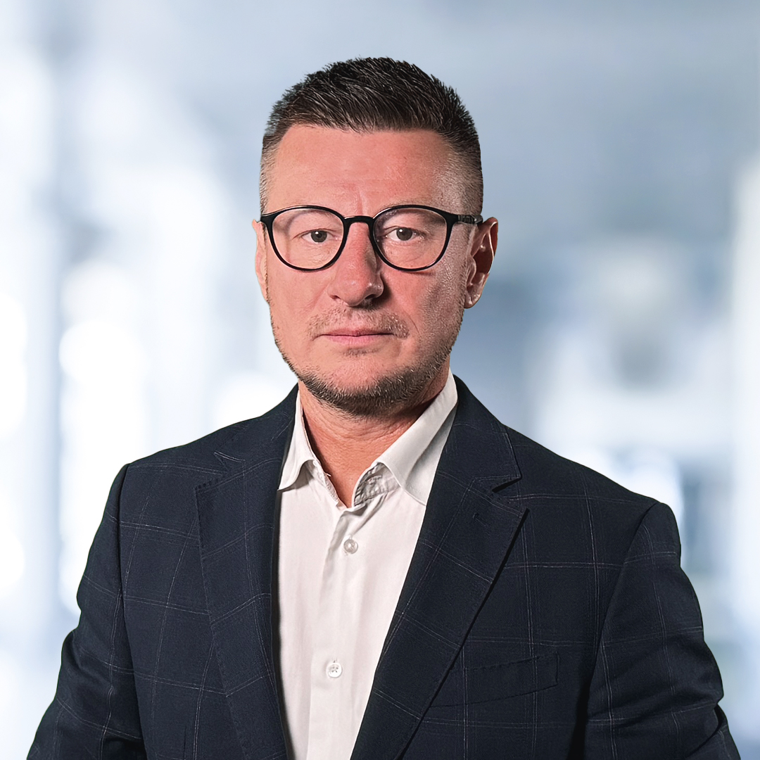 Thomasz Zagrodzki_bg_1x1